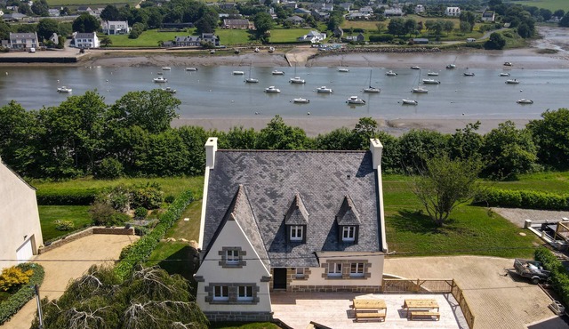Castel Ar Vugale - Family home with sea view