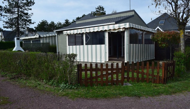 Chalet 4 persons Camping LES DAUPHINS 4* MONTMARTIN SUR MER