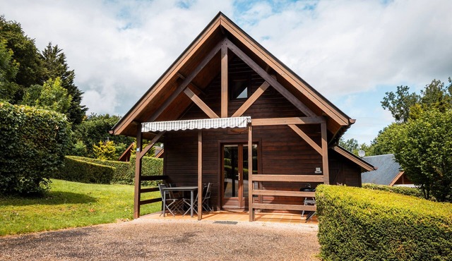 Chalet Saint Martin for 6 with Shared Pool, Terrace, and Wi-Fi
