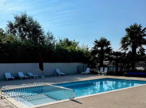 Chalet tout confort avec piscine chauffée, à 5 min des plages du Finistère Sud
