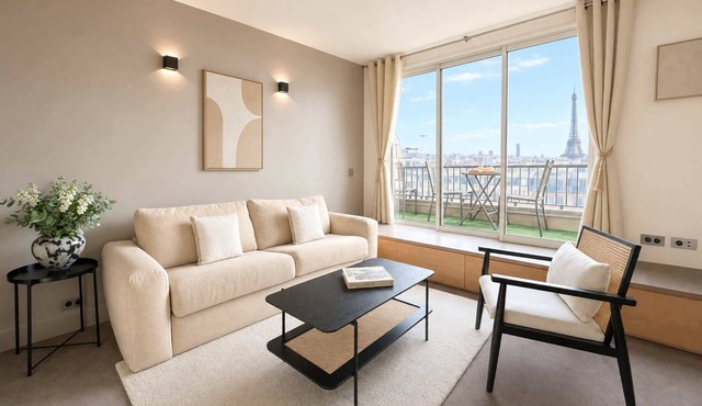 Champs-Elysees studio with balcony & AC
