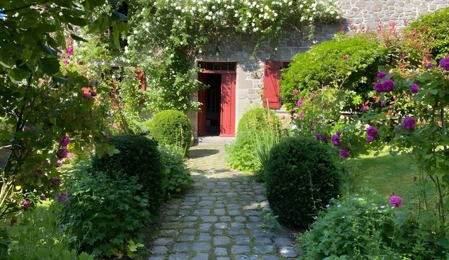 Charm, History, and Lightness in Bécherel