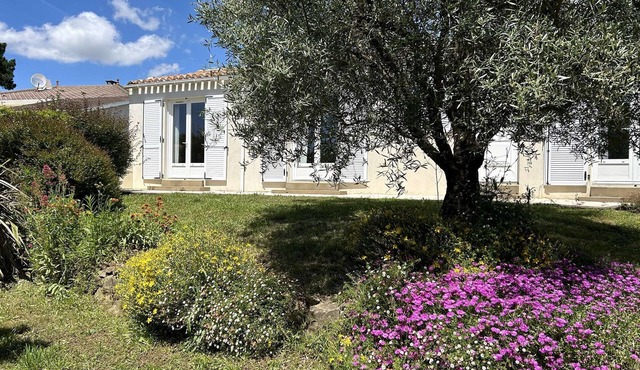 Charming 3-Bedroom House Near Beaches with Garden, Terrace, and Parking