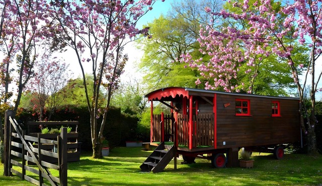 Charming Country Gypsy Caravan Bella