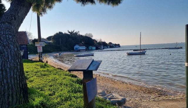 Charming self-catering cottage, swimming pool, close to beaches and Ile d'Oléron