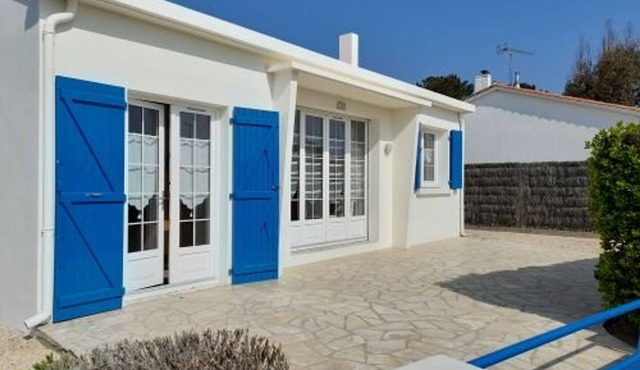 Charming Villa Near the Beach with Enclosed Garden and Parking