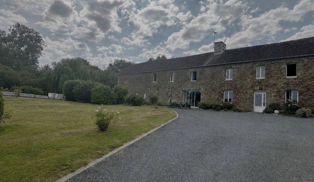 Charming house with a pool and a view of the countryside near Saint-Lô.