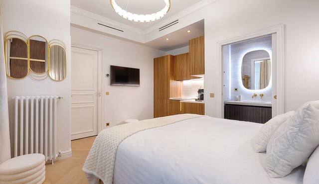 Charming Pied-à-Terre - Champs-Élysées