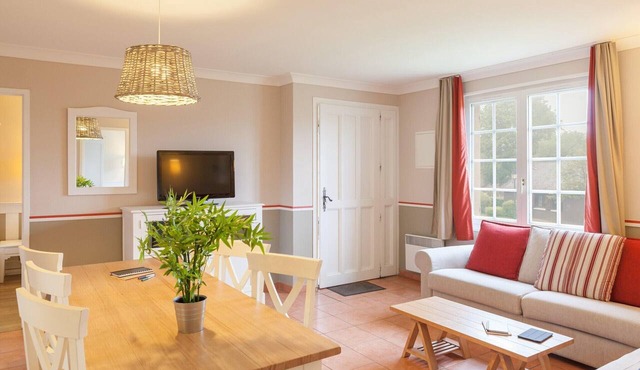 Chic Holiday Base with Pool in Branville