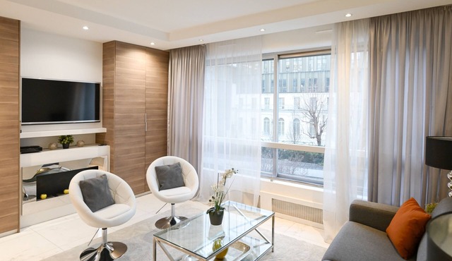 Chic & Peaceful Champs-Elysées Retreat with AC