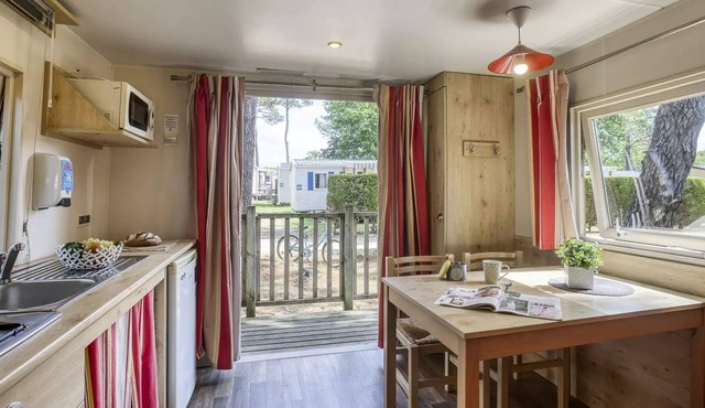 Comfort 3-Room Travel Trailer for 4 People