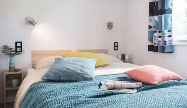 Comfort+ Mobile Home: 5 Rooms, Sleeps 8, + TV