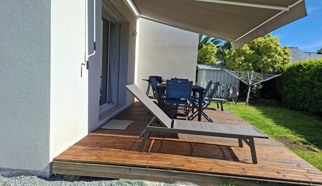 Comfortable house in a quiet enclosed garden-3km from the beach