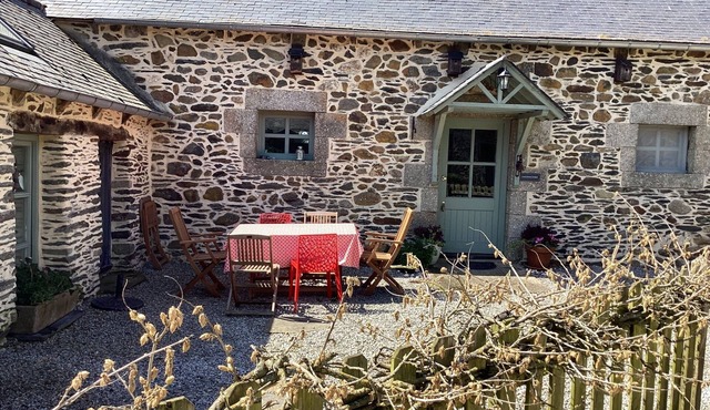 Connect with nature in this beautiful cottage with private, heated swimming pool