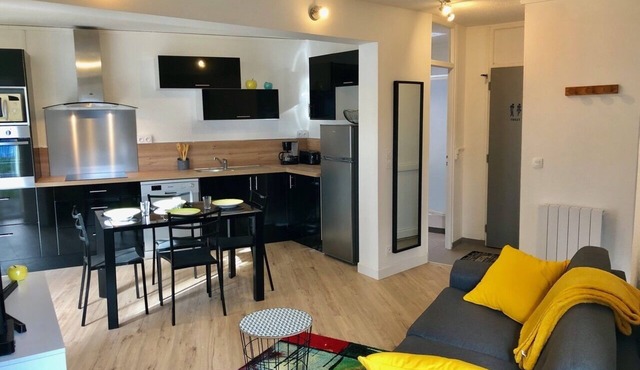 Cosy cottage with terrace and private parking
