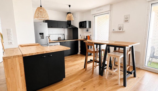 Cosy T2 de 50 m² Centre-Ville avec Garage & Balcon