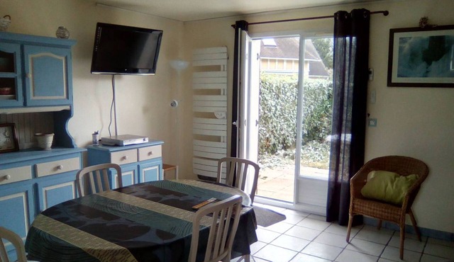 Cottage with garden and pool - 4 guests