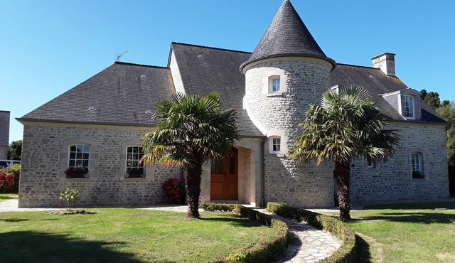 Country House 'La Tourelle De La Croix' with Private Garden