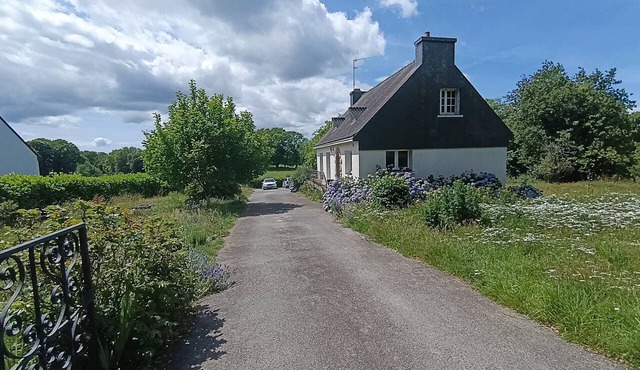Country house near Vannes and the Gulf; pets welcome