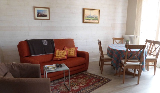 Coutainville center: renovated house, close to shops, beach, tennis and golf