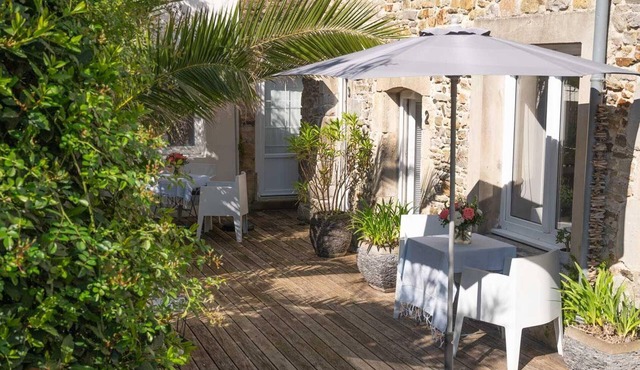 Cozy seaside apartment with WiFi at Portbail