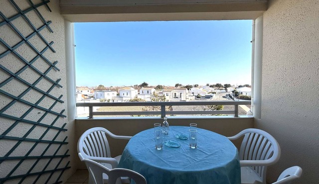 Cozy Studio with Mezzanine, Balcony & Garage, 200m from Beach - Sleeps 4 - Saint-Hilaire-de-Riez