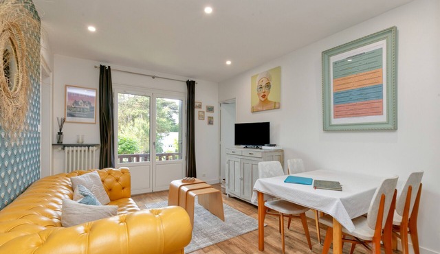Des Dryades Apartment, Cosy 60m² with Shared Pool, Balcony & Wi-Fi