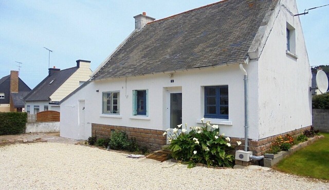 Detached house with courtyard, enclosed garden and WIFI in PERROS-GUIREC