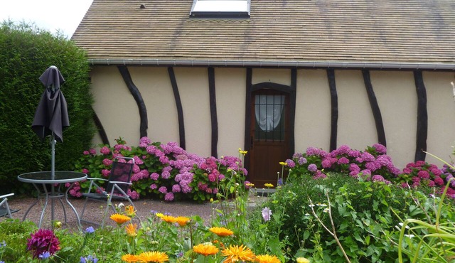 Detached vacation rental for 2 people on a rural property