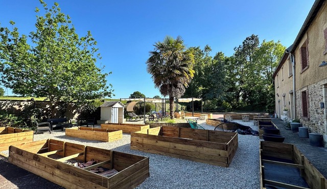 Domaine les Fontaines: a spacious vacation home in the heart of Normandy
