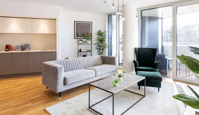Eiffel Elegance: Chic 3BR Luxury Haven with Haussmannian Views in Heart of Paris