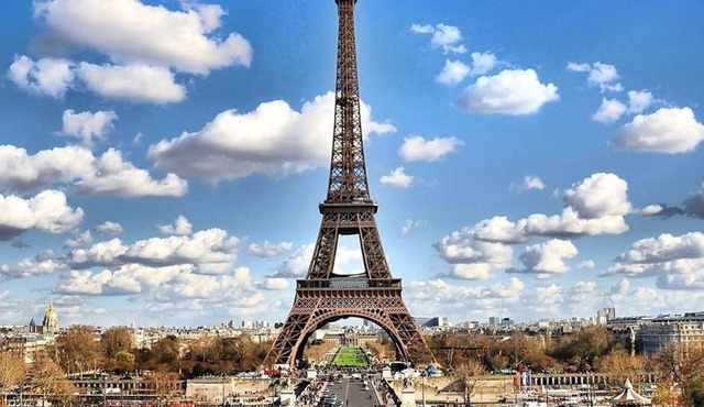 Eiffel Tower Views 1 Bedroom With Aircon
