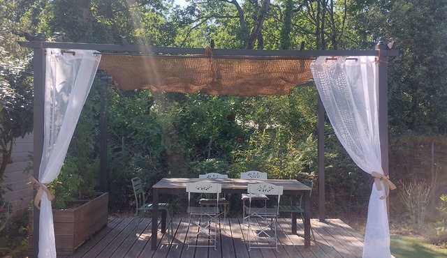 Enjoy a relaxing vacation in this 4-person mobile home