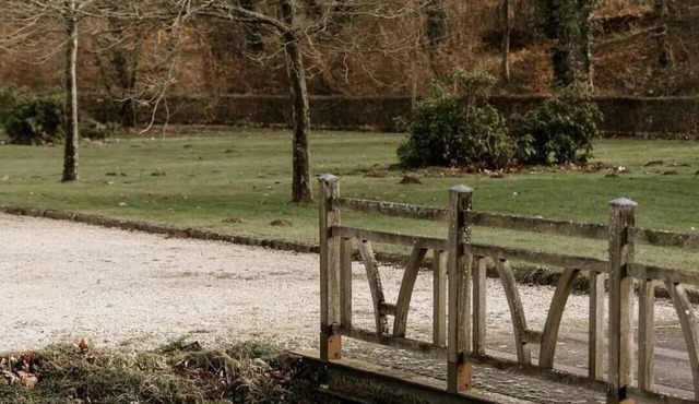 Estate with a lake and recreational activities for the whole family: Vacation Rental, Manor House, and Tipis
