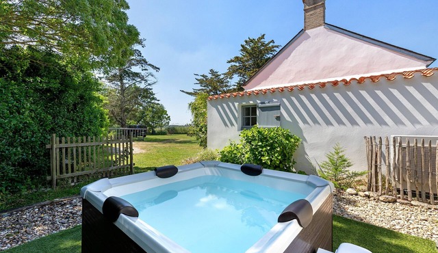 Exceptional Stay in a Group Cottage for 10 Near the Beach