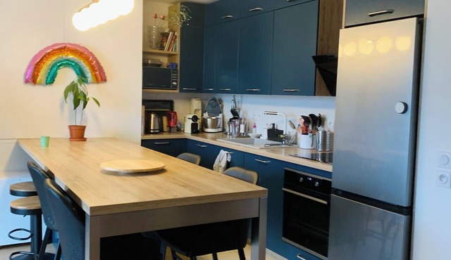 Family Apartment—sleeps 6—parking and balcony—near Paris