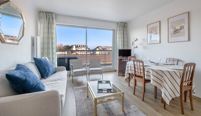 Flat for 2 adults and 1 child - View of the Port