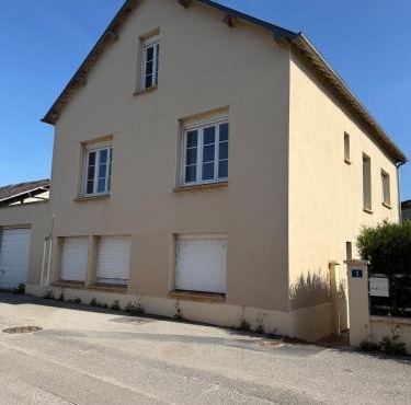 Great location next to a park and downtown, well-equipped