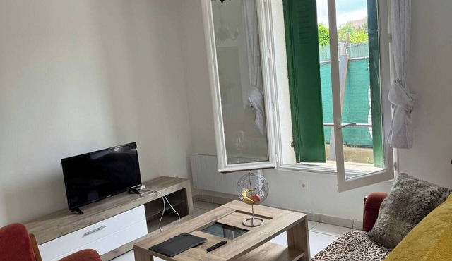 ground-floor apartment with a garden