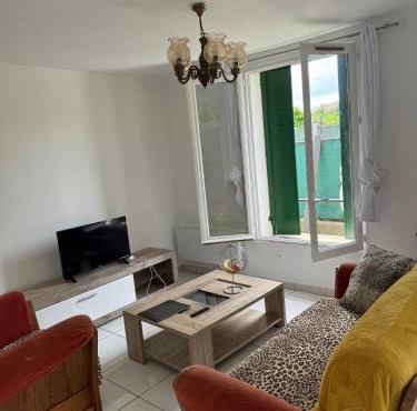 Ground-Floor Apartment With private Garden