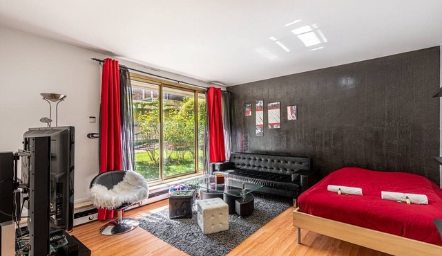 GuestReady - airy studio with courtyard view