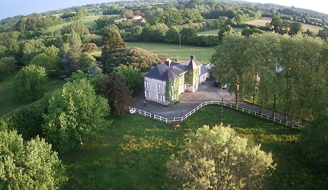 Hermitage Castle ★ Private Pool ★ Wooded Park ★ 20 min from Puy du Fou