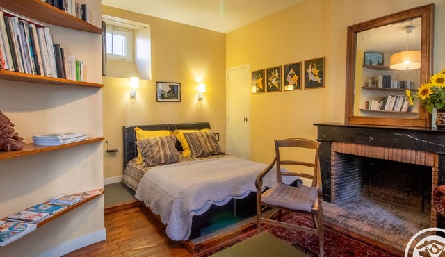 Historic Centre Apartment Near Château and Cathedral