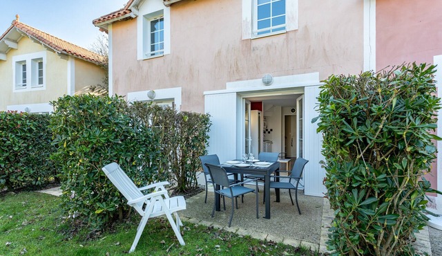 Holiday Home 'Cosy Sur Le Golf' with Shared Pool and Private Terrace