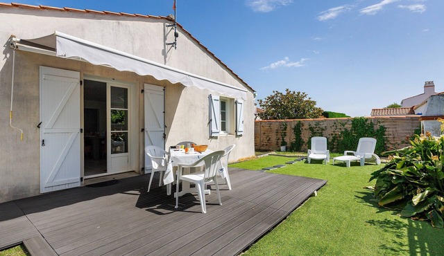 Holiday Home “La Barbâtrine” with Private Terrace, Garden, and Wi-Fi