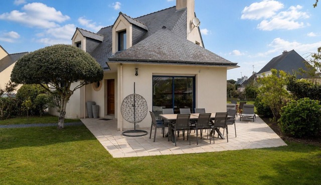 Holiday Home 'Maison Ker Galeret' with Terrace, Garden and Wi-Fi