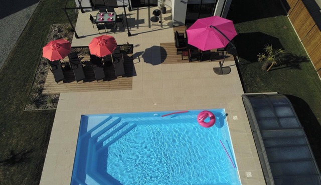 House built in 2025, sleeps 7/8 with private pool in Bénodet