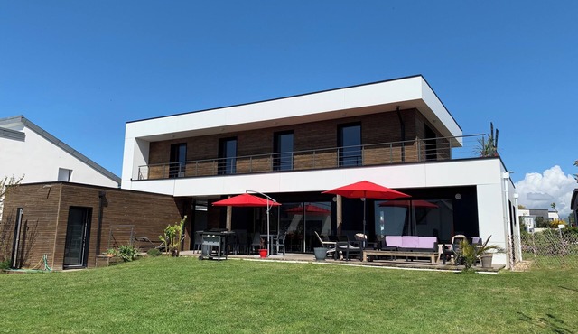 House sea view beach on foot large south-facing terrace plancha enclosed garden 5 parking spaces