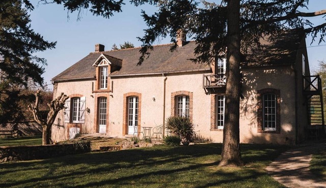 House with swimming pool and tennis court 1h from Paris 12pers