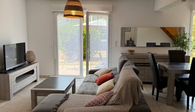 House with parking, pets welcome - 6 guests